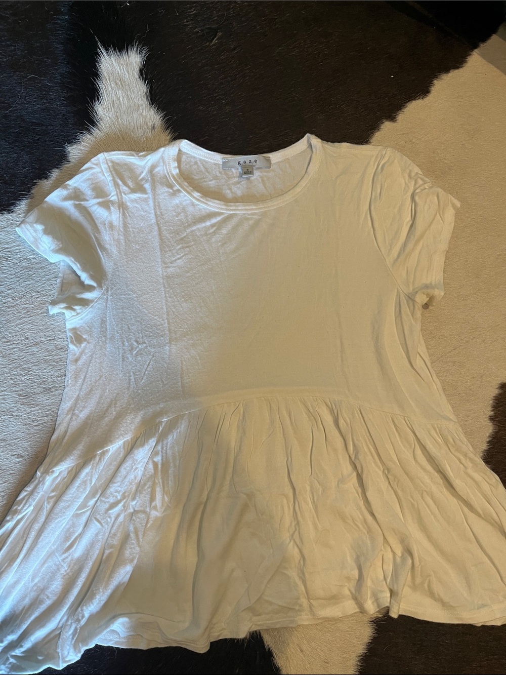 gaze White Scoop Neck Tee